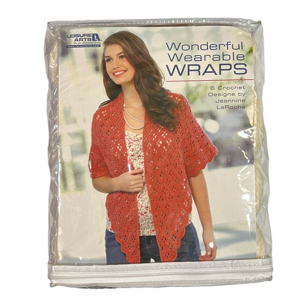 🌟NEW🌟 Leisure Art Wonderful Wearable Wraps Book and 4 Skeins Yarn